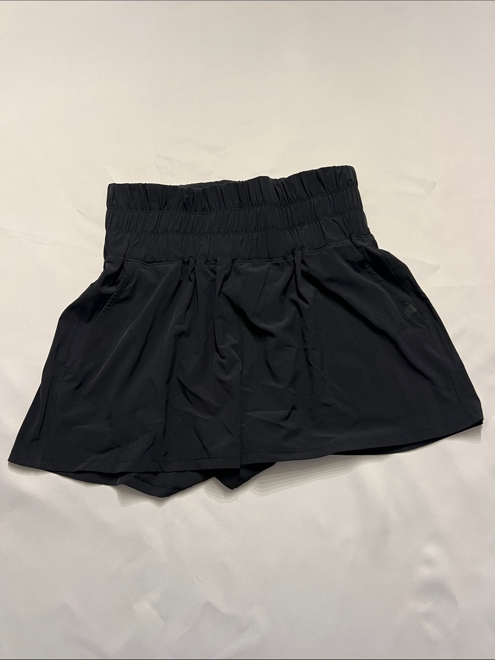 Glowmode Black High-Waist Athletic Shorts with Ruched Waistband 2 pockets Size M